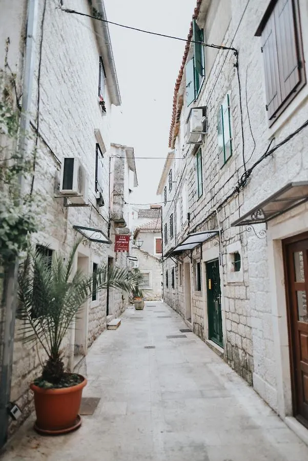 Apartamento Luka'S Amber Rooms In The Center Of Trogir